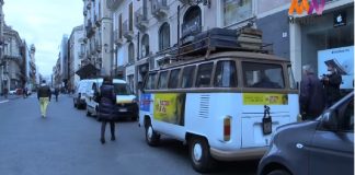 Lo ha scritto in una nota di ieri 18 marzo 2022 il presidente dell’Associazione ‘Sicilia Vera’ Giuseppe detto Pippo Lombardo rispondendo ai redattori del quotidiano… www.letteraemme.it: «In riferimento all’articolo pubblicato dal Vs giornale dal titolo “Tour di De Luca, polemiche a Catania per il suo furgone: sosta in ztl e targa di prova” chiariamo innanzitutto che il mezzo sostava in zona ztl a seguito di regolare autorizzazione ottenuta dall’ufficio di gabinetto del comune di Catania protocollo n. 108302 del 16 marzo 2022»