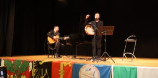 Continua la prestigiosa tournée internazionale dei Bellamorèa, duo composto dai fratelli siciliani Emanuele e Francesco Bunetto, che hanno fatto delle tradizioni popolari del Mediterraneo una scelta artistica per omaggiare la memoria storica e l’appartenenza alla Sicilia e che, alla giornata dell’Arte e della cultura a Ginevra, hanno avuto occasione di presentare il loro repertorio di world music