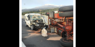 È di un morto e tre feriti il tragico bilancio di un gravissimo incidente stradale avvenuto questa mattina alle ore 06.20 circa sull’A18 Messina-Catania, al km 47,600 sulla carreggiata in direzione Messina, all’altezza di Fiumefreddo di Sicilia