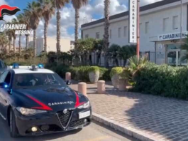I Carabinieri della Compagnia di Sant’Agata di Militello hanno eseguito un’ordinanza di custodia cautelare agli arresti domiciliari nei confronti di un uomo già noto alle forze dell’ordine: il provvedimento è stato emesso dal G.I.P. del Tribunale di Patti su richiesta della Procura, nell’ambito di un’indagine avviata nell’ottobre 2024